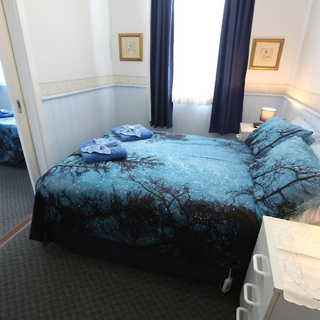 Jacaranda Guest House Busselton Exteriör bild