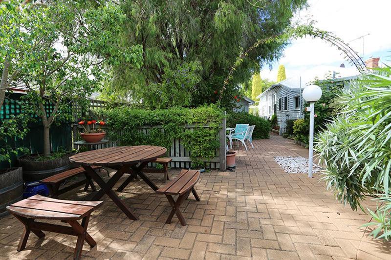 Jacaranda Guest House Busselton Exteriör bild