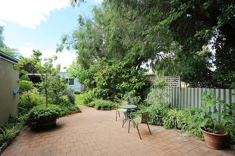 Jacaranda Guest House Busselton Exteriör bild
