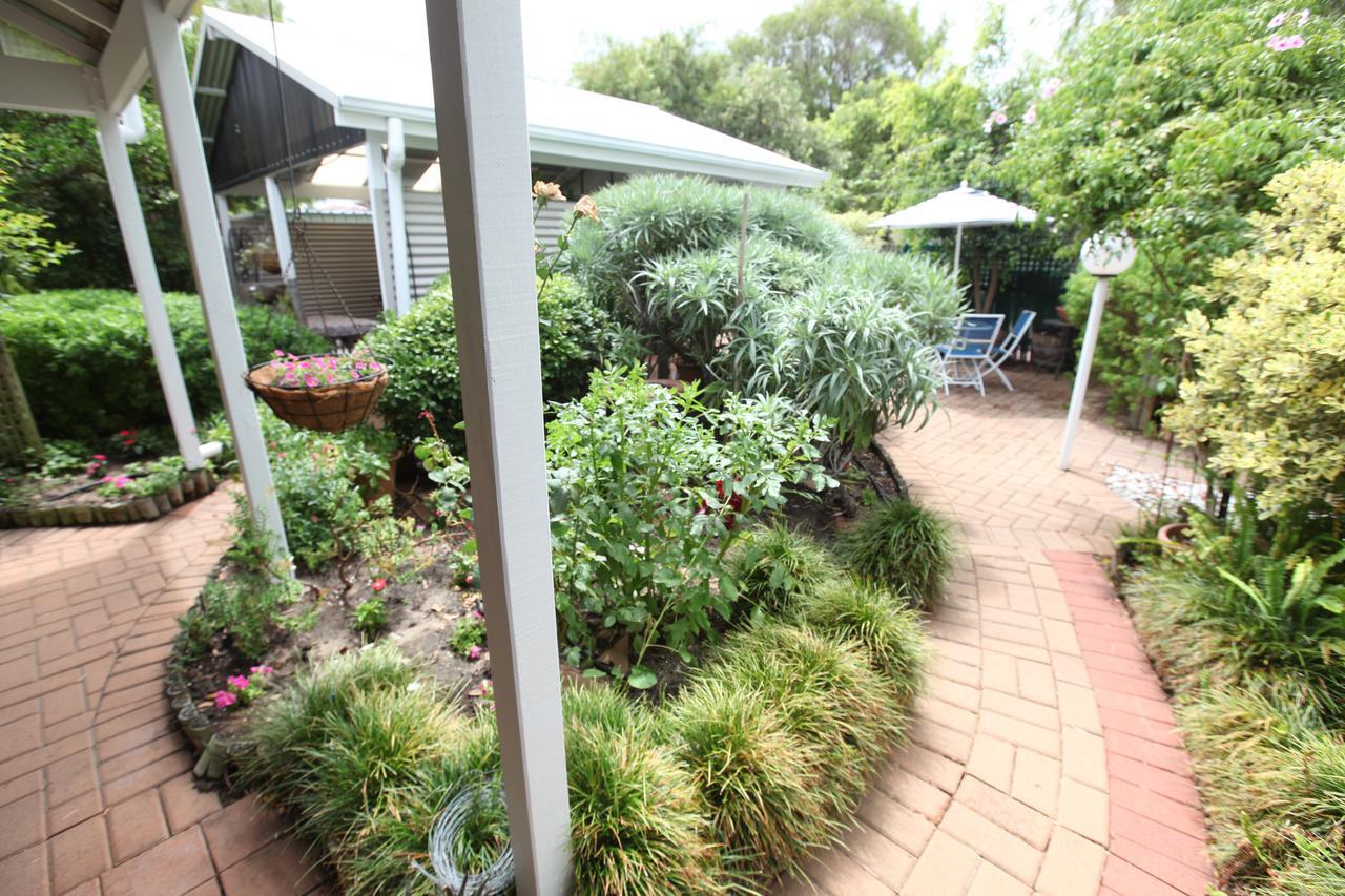 Jacaranda Guest House Busselton Exteriör bild